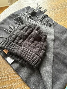 Vince two toned scarf and dark grey cable beanie